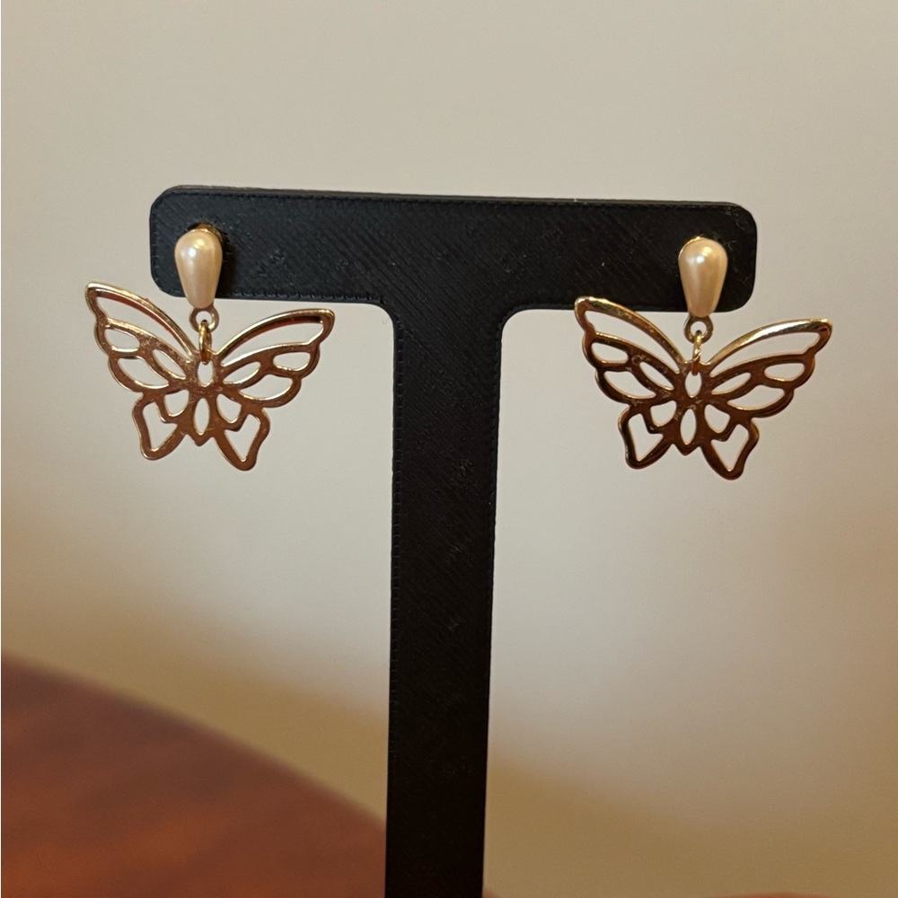 ⭐️ 5 For $25 Golden Butterflies with Faux Pearl Earrings Vintage